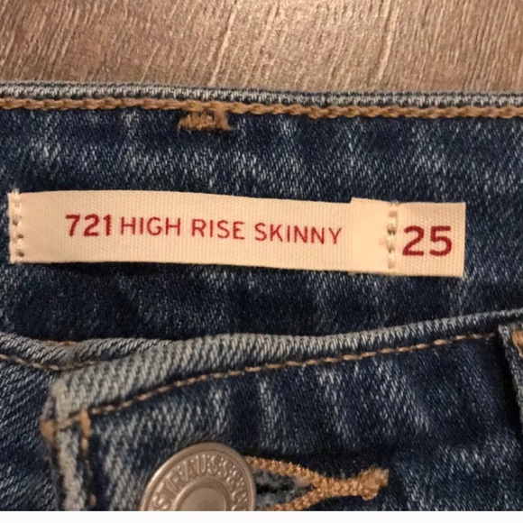 Levi’s 721 High Rise Jeans - Picture 3 of 6